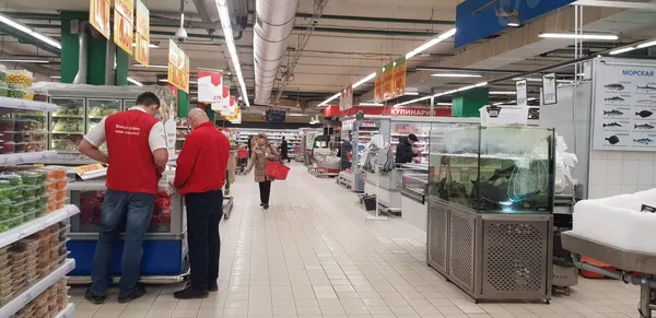 Московљани могу у продавници да купе „антикризну корпу“ Московљани могу у продавници да купе „антикризну корпу“ - Sputnik Србија
