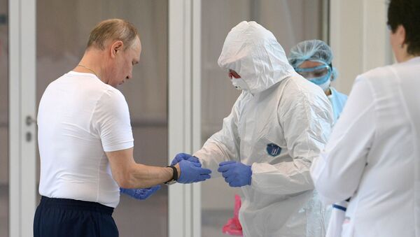 Predsednik Rusije Vladimir Putin u poseti bolnici u Komunarki - Sputnik Srbija