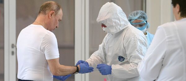 Председник Русије Владимир Путин у посети болници у Комунарки - Sputnik Србија