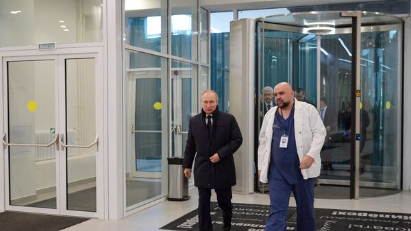 Poseta predsednika Rusije Vladimira Putina bolnici u kojoj se nalaze pacijenti zaraženi virusom korona - Sputnik Srbija