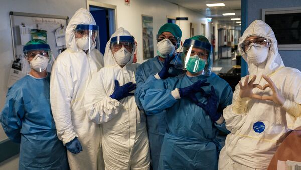 Медицинске сестре у заштитним оделома у болници Кремона, Италија - Sputnik Србија