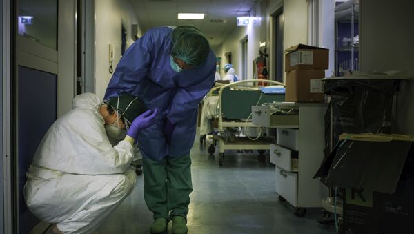 Medicinske sestre u zaštitnim odelima u bolnici Kremona u Milanu, Italija - Sputnik Srbija