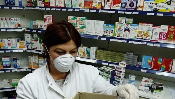 Jutros je počela distribucija zaštitnih maski po apotekama širom Srbije - Sputnik Srbija