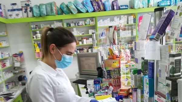 Jutros je počela distribucija zaštitnih maski po apotekama širom Srbije - Sputnik Srbija