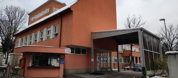 Ulaz u Kliničko-bolnički centar Zvezdara, koji prima obolele od virusa korona Ulaz u Kliničko-bolnički centar Zvezdara, koji prima obolele od virusa korona - Sputnik Srbija