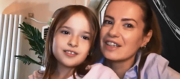 Devetogodišnja Višnja sa mamom - Sputnik Srbija