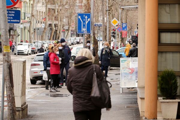 Немир, круже црне вести, прети блокада: Како је баш Ваљево постало велико жариште короне у Србији  - Sputnik Србија