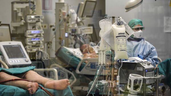 Teški bolesnici koji se leče od virusa korona u bolnici u Paviji, na severu Italije - Sputnik Srbija