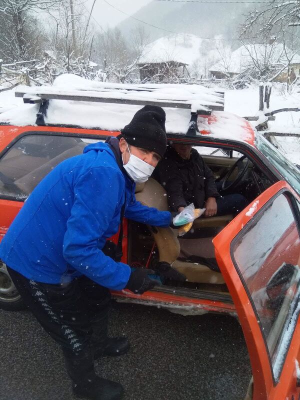 „Хвала, сине мој!“: Херој најстаријих становника околине Бруса  - Sputnik Србија