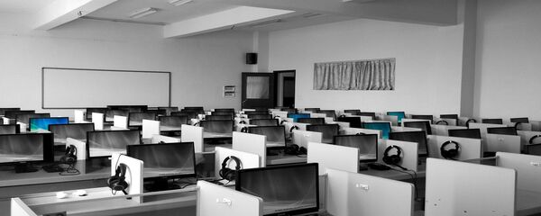 Prazna kancelarija — ilustracija Prazna kancelarija — ilustracija - Sputnik Srbija