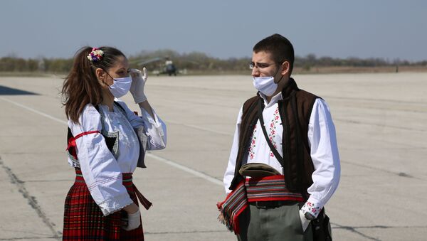 Дочек руских авиона који превозе хуманитарну помоћ на аеродрому у Батајници - Sputnik Србија