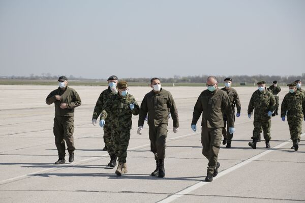 Treći i četvrti ruski avion sleteli na Batajnicu Treći i četvrti ruski avion sleteli na Batajnicu - Sputnik Srbija