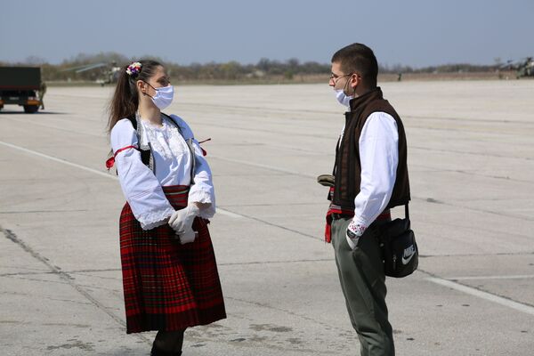 Аеродром у Батајници приликом дочека помоћи из Русије - Sputnik Србија