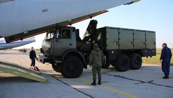 „Иљушин“ са помоћи из Русије на аеродрому у Батајници - Sputnik Србија