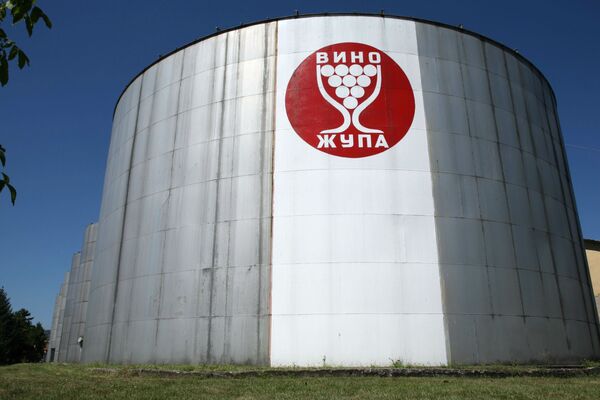 Privreda uzvraća udarac: Srpska kompanija proizvodi alkohol za bolnice - besplatno Privreda uzvraća udarac: Srpska kompanija proizvodi alkohol za bolnice - besplatno - Sputnik Srbija