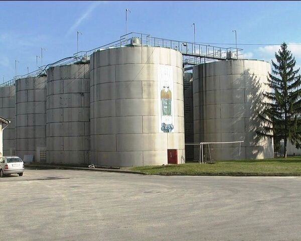 Privreda uzvraća udarac: Srpska kompanija proizvodi alkohol za bolnice - besplatno Privreda uzvraća udarac: Srpska kompanija proizvodi alkohol za bolnice - besplatno - Sputnik Srbija