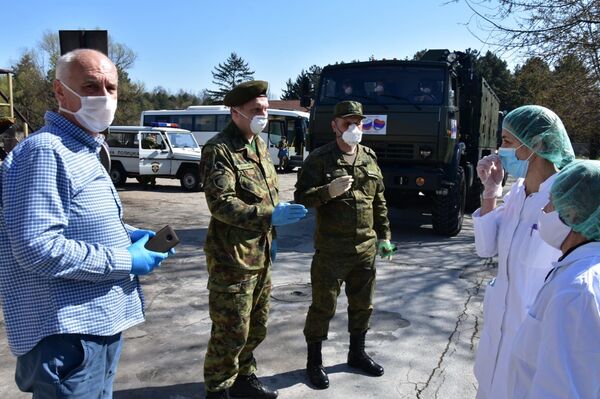 Руски војници дезинфикују здравствене установе у Ваљеву /фото/ - Sputnik Србија