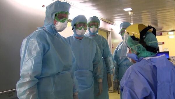 Подготовка врачей из РФ и Италии к приему пациентов в полевом госпитале в Бергамо - Sputnik Србија