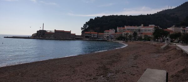 Пуста плажа у Херцег Новом Пуста плажа у Херцег Новом - Sputnik Србија