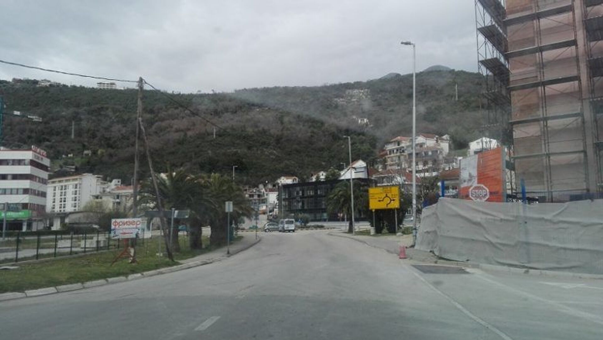 Улице у Херцег Новом празне за време полицијског часа Улице у Херцег Новом празне за време полицијског часа - Sputnik Србија, 1920, 10.02.2021