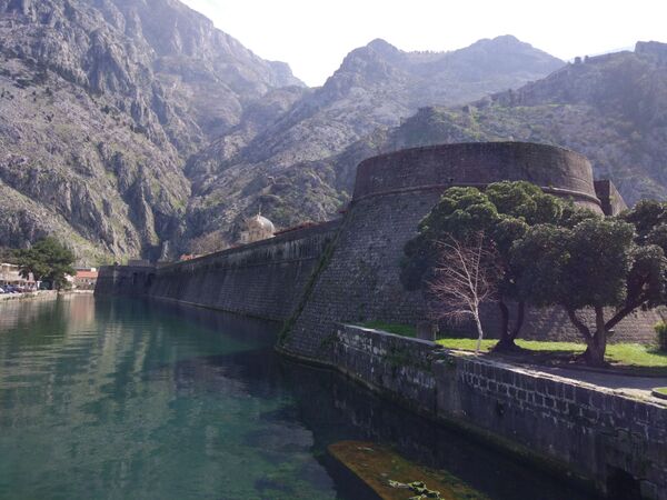 U Crnoj Gori najveće žarište virusa Podgorica, Tuzi izolovane kao kineski Vuhan /foto/ - Sputnik Srbija