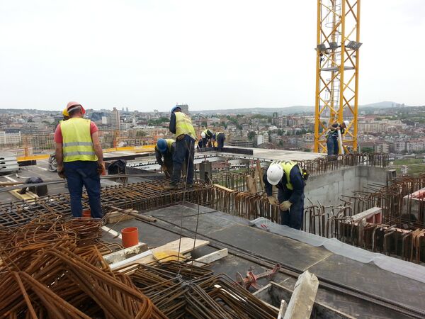 Granice zatvorene, radna mesta ugašena: Šta će stotine hiljada građana koji su se vratili u Srbiju Granice zatvorene, radna mesta ugašena: Šta će stotine hiljada građana koji su se vratili u Srbiju - Sputnik Srbija