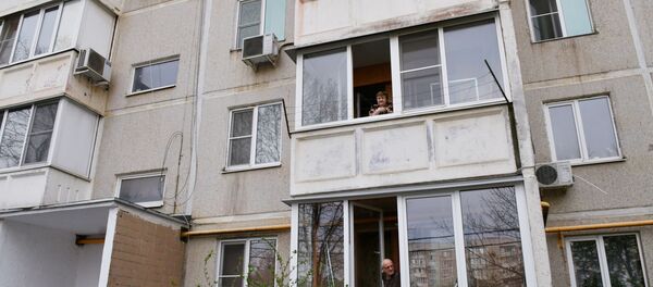 Становници зграде у Краснодару на балконима током самоизолације због епидемије вируса корона Становници зграде у Краснодару на балконима током самоизолације због епидемије вируса корона - Sputnik Србија