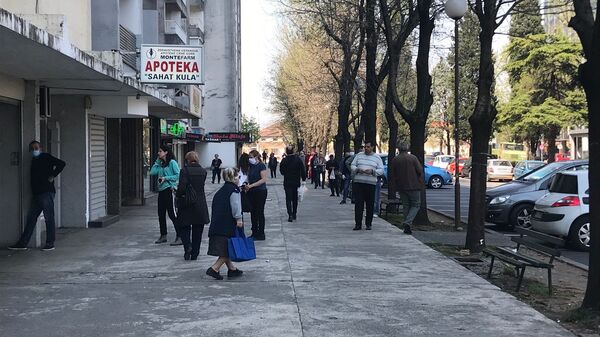 Red ispred apoteke u Podgorici - Sputnik Srbija