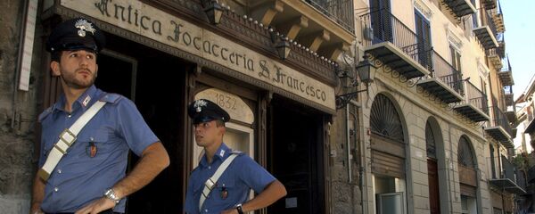 Карабињери патролирају Палермом Карабињери патролирају Палермом - Sputnik Србија