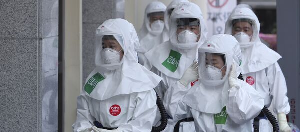 Medicinski radnici dolaze na posao u bolnicu u Daegu u Južnoj Koreji - Sputnik Srbija