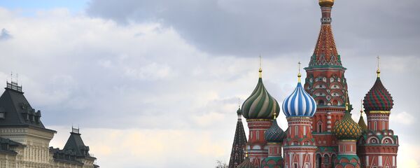 Полицајци са маскама на Црвеном тргу у Москви. Полицајци са маскама на Црвеном тргу у Москви. - Sputnik Србија