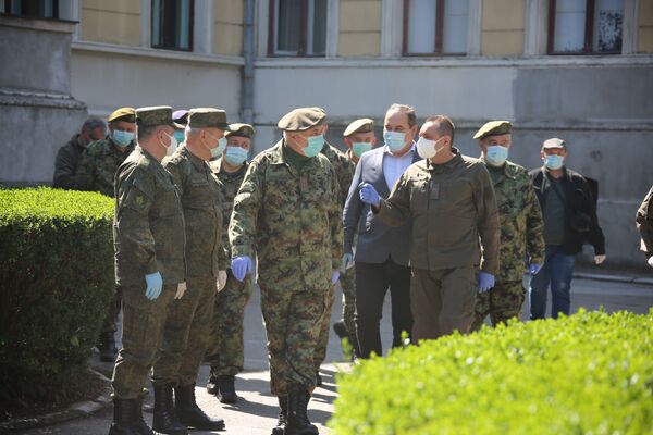 Руски стручњаци дезинфиковали војну болницу у Нишу /фото, видео/ Руски стручњаци дезинфиковали војну болницу у Нишу /фото, видео/ - Sputnik Србија