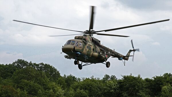 Транспортно-војни хеликоптер Ми-8АМТШ на тактичким војним вежбама  - Sputnik Србија