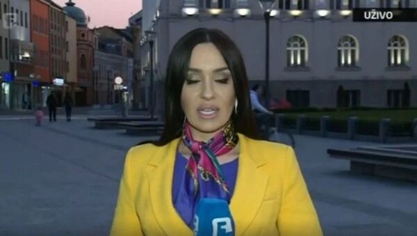 Cela BiH se smeje onome što se dogodilo iza novinarke u javljanju uživo - Sputnik Srbija