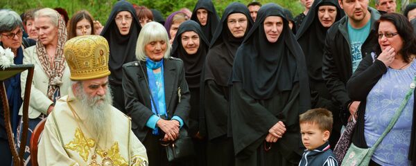 Митрополит Црногорско-приморскi Српске православне цркве Амфилохије током службе у Дукљи. - Sputnik Србија