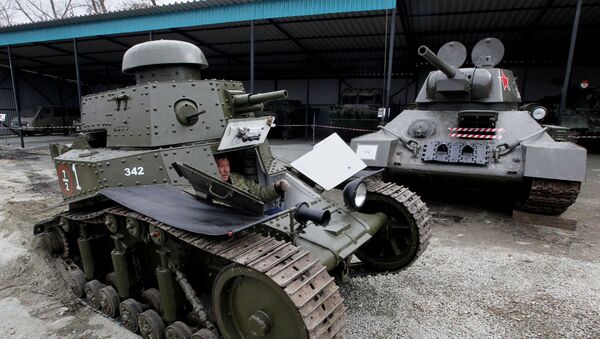 Совјетски тенк Т-18 (МС-1) рестауриран за учешће у Паради победе  - Sputnik Србија