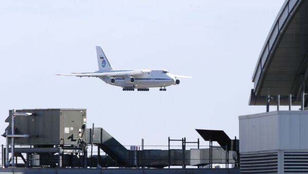 Ruski vojni avion sa medicinskom pomoći sleće na aerodrom u Njujorku - Sputnik Srbija