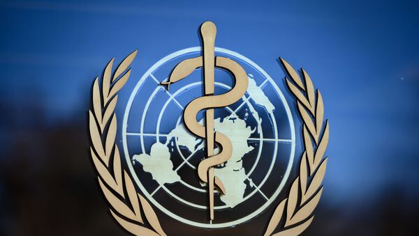 Лого Светске здравствене организације испред седишта у Женеви - Sputnik Србија