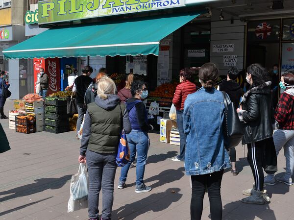 Upaljen crveni alarm u Nišu: Ljude sa ulice nisu oterale ni zastrašujuće brojke  - Sputnik Srbija