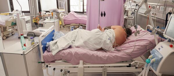 Пацијент оболео од вируса корона на интензивној нези клиничког центра Војводина у Новом Саду Пацијент оболео од вируса корона на интензивној нези клиничког центра Војводина у Новом Саду - Sputnik Србија