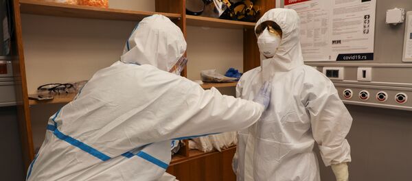 Медицинско особље на интензивној нези Клиничког центра Војводина Медицинско особље на интензивној нези Клиничког центра Војводина - Sputnik Србија