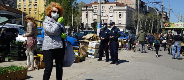 Комунална полиција испред Бајлонијеве пијаце Комунална полиција испред Бајлонијеве пијаце - Sputnik Србија
