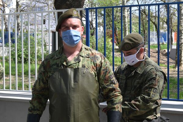 Заједнички тимови српске и руске војске дезинфиковали домове здравља у Београду /фото/ Заједнички тимови српске и руске војске дезинфиковали домове здравља у Београду /фото/ - Sputnik Србија