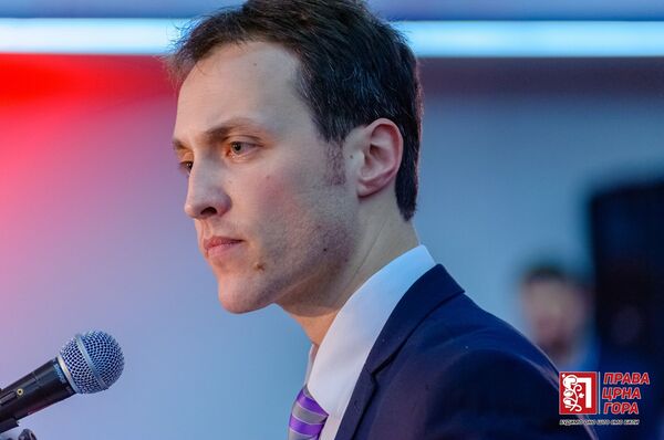 Milačić: Uzalud gone Hristovi goniči, bićemo jači u večnoj borbi protiv zla /video/ - Sputnik Srbija