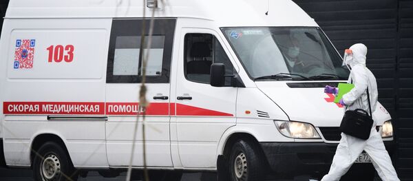 Возило хитне помоћи испред болнице у Москви - Sputnik Србија