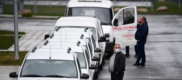 Возила хитне помоћи испред карантинског центра за вирус корона у Москви Возила хитне помоћи испред карантинског центра за вирус корона у Москви - Sputnik Србија