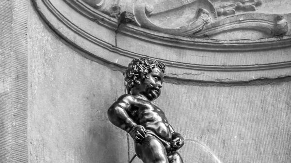 Skultpura Dečak koji piški na fontani u Briselu - Sputnik Srbija