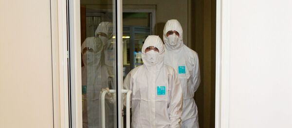 Лекари у заштитним оделима у Иркутској болници - Sputnik Србија