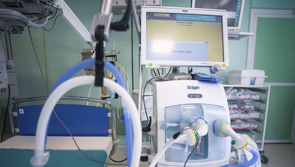 Aparat za veštačko disanje (respirator) u odeljenju za reanimaciju Centra za infektivne bolesti u Moskvi - Sputnik Srbija