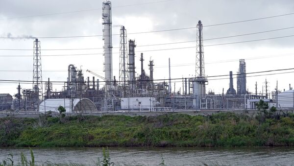 Rafinerija nafte Motiva u Port Arturu u američkoj državi Teksas - Sputnik Srbija
